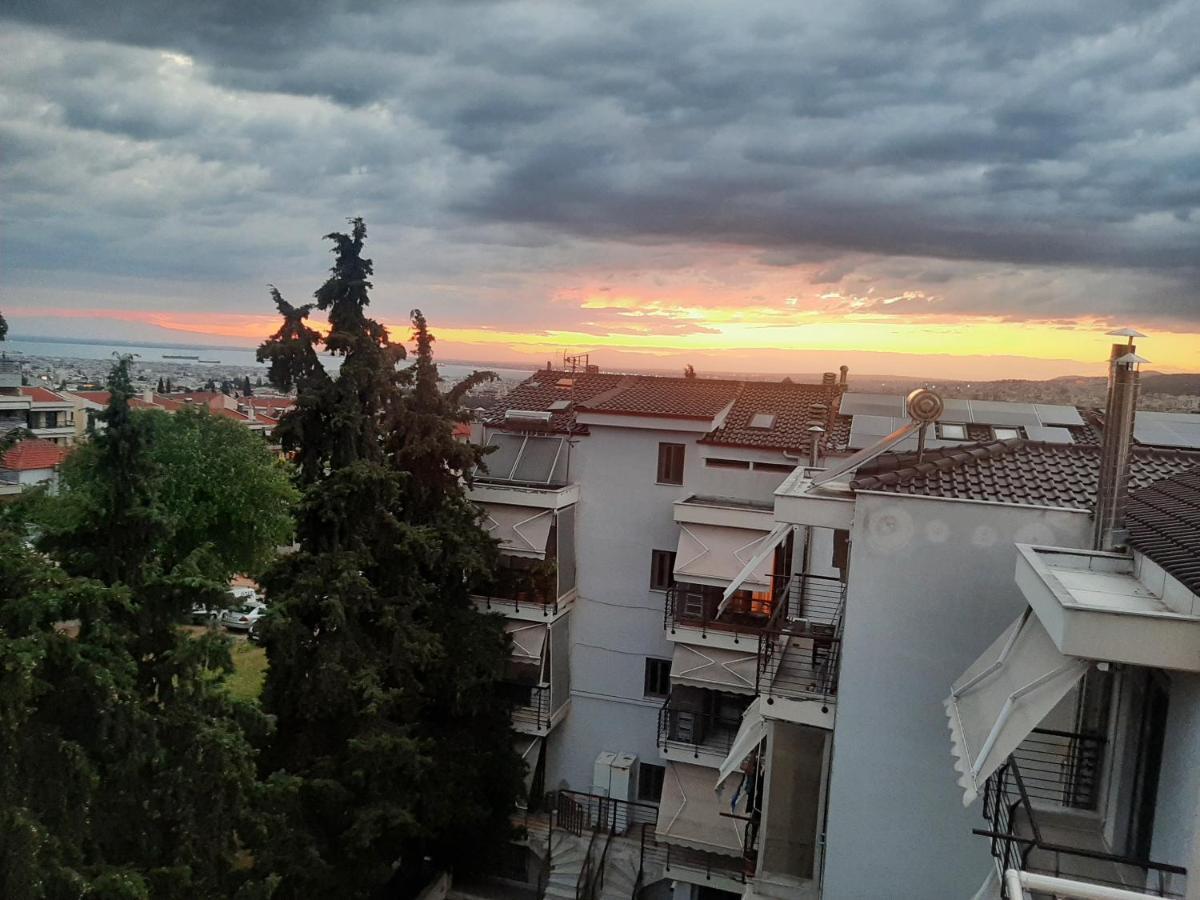 Όμορφο Διαμέρισμα- Σοφίτα Με Υπέροχη Θεα Thessaloniki Exterior foto