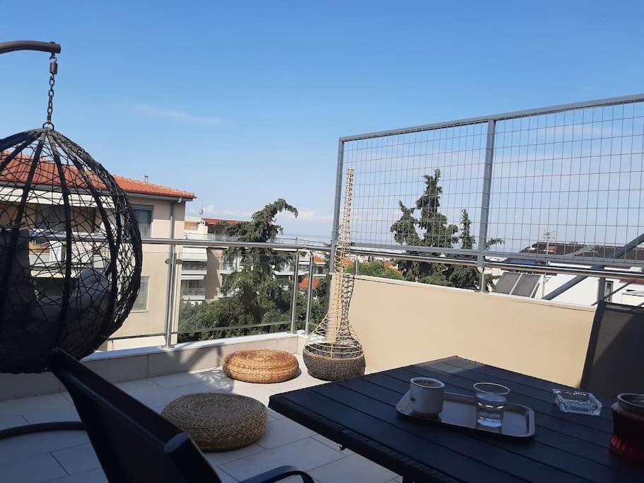 Όμορφο Διαμέρισμα- Σοφίτα Με Υπέροχη Θεα Thessaloniki Exterior foto